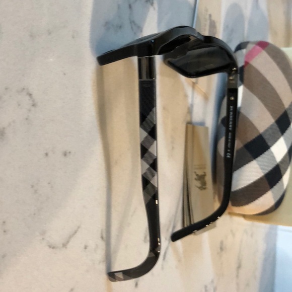 Burberry Sunglasses - Picture 6 of 6